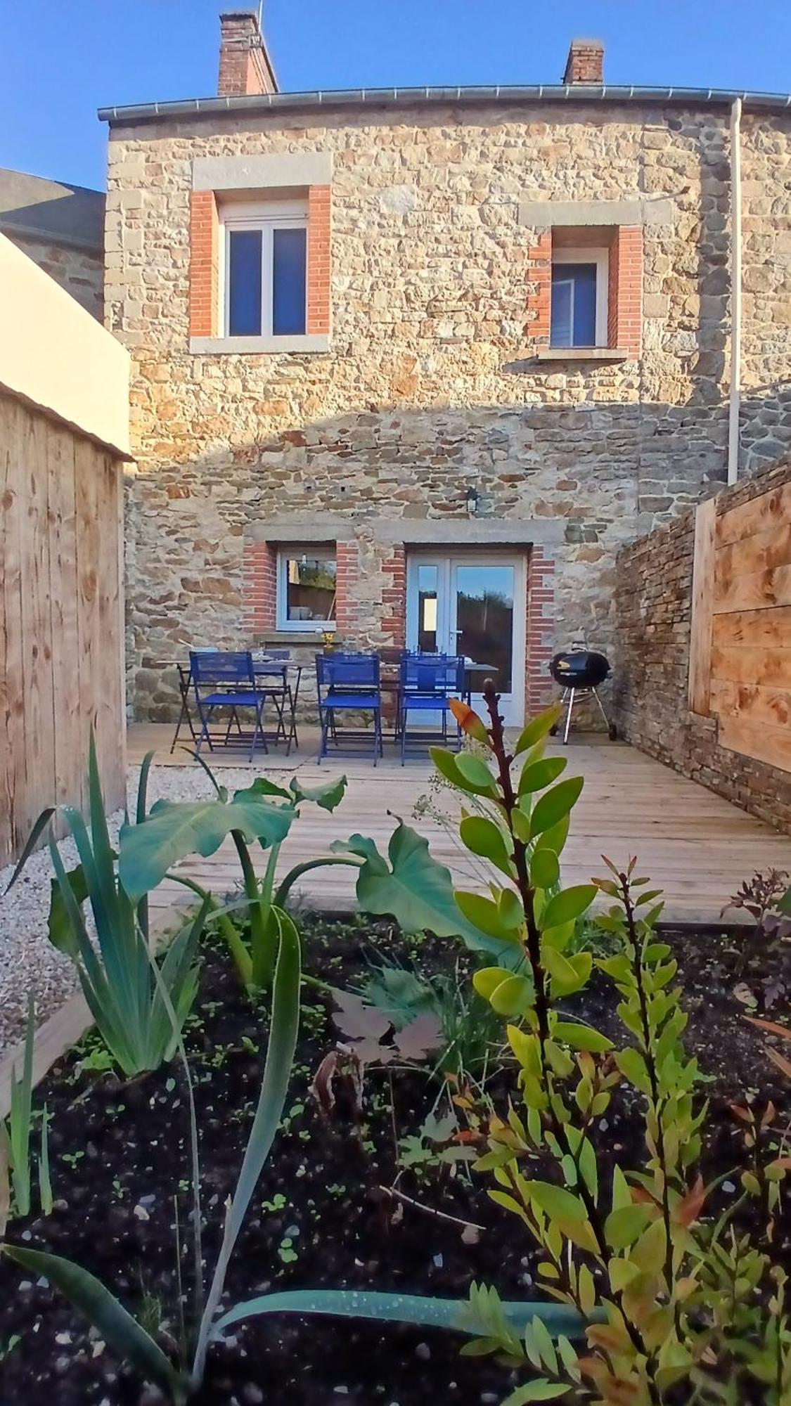Au Bout Du Mont Villa Pontorson Bagian luar foto